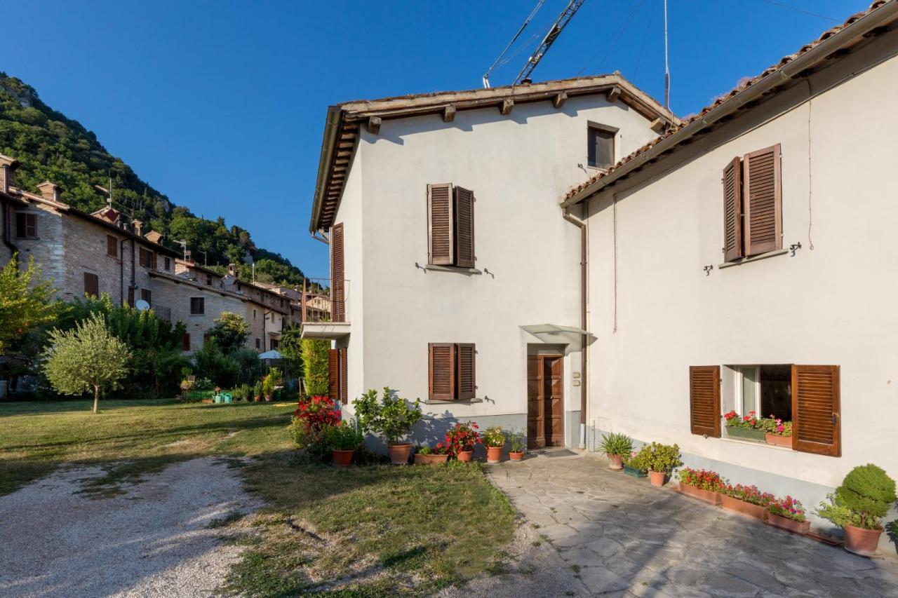 Borgo Santa Lucia Apartment With Private Parking & Garden Gubbio Bagian luar foto