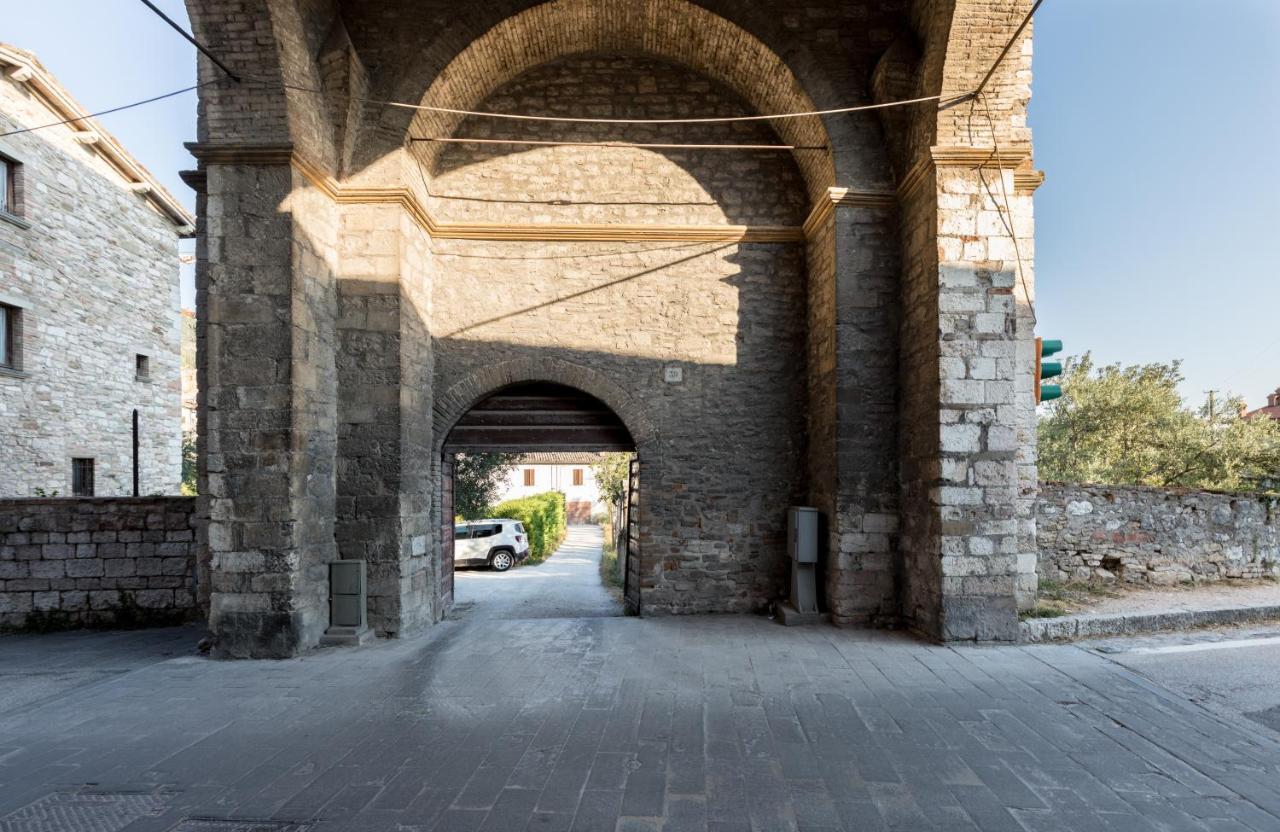 Borgo Santa Lucia Apartment With Private Parking & Garden Gubbio Bagian luar foto