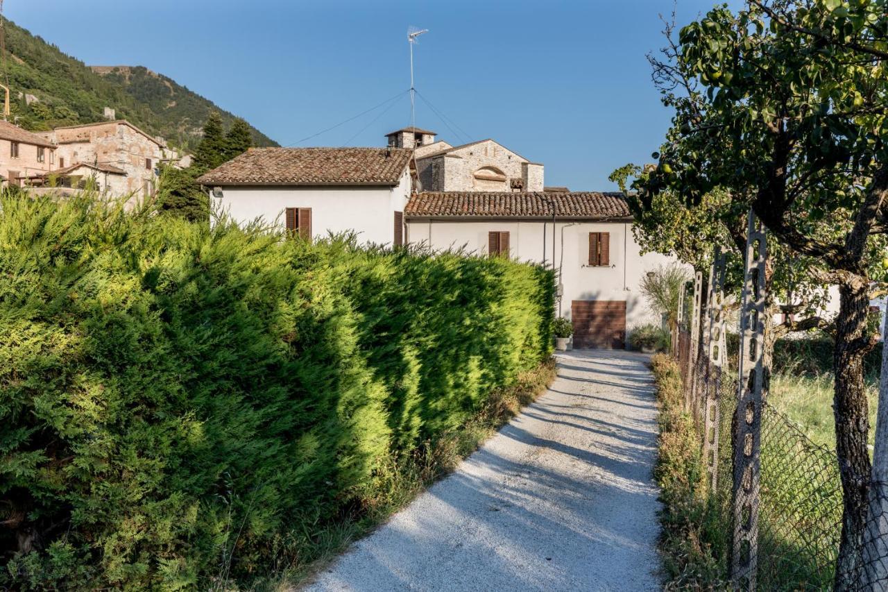 Borgo Santa Lucia Apartment With Private Parking & Garden Gubbio Bagian luar foto