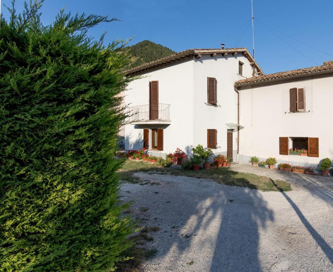Borgo Santa Lucia Apartment With Private Parking & Garden Gubbio Bagian luar foto