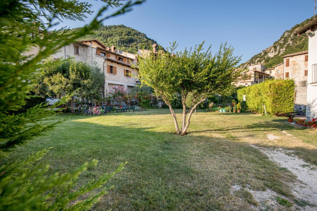 Borgo Santa Lucia Apartment With Private Parking & Garden Gubbio Bagian luar foto